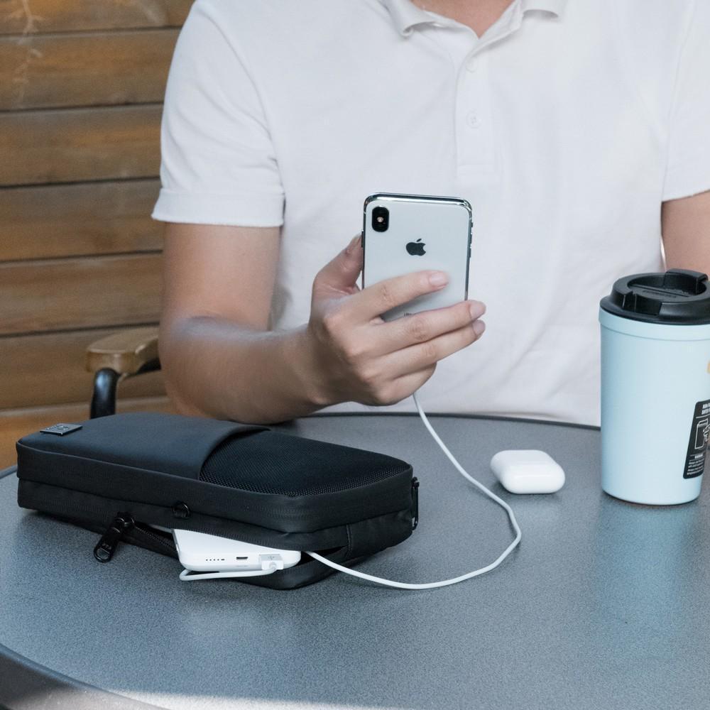 WiWU ® Stylish Pouch For Phone Accessories